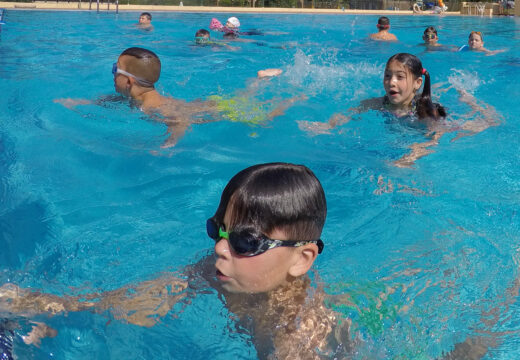 Os cursos de natación na piscina municipal de San Sadurniño comezarán o día 5 de xullo